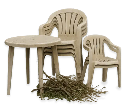 sedie e tavolo da giardino con sfalci e rami per lo sgombero condomini e giardini
